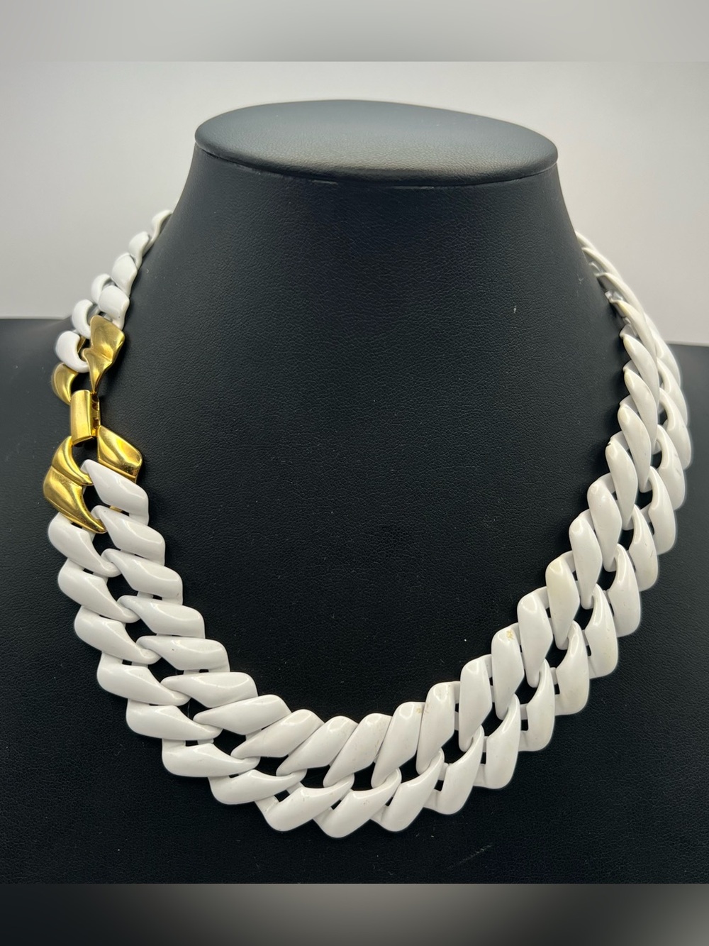 Chunky Napier Vintage White Enamel Chain Link Necklace w/ Gold Tone Closure